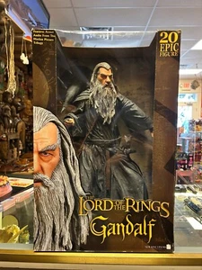 El Señor de los Anillos Neca Deluxe Hablando 20" Figura Épica Gandalf Nuevo en Caja - Imagen 1 de 5