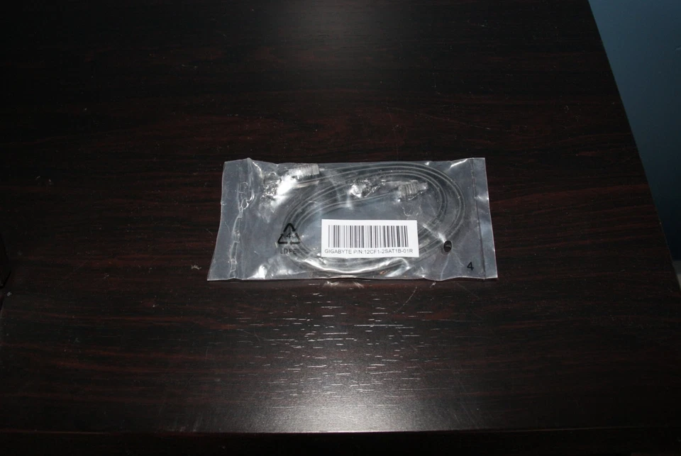 SATA CABLES (PACK OF 2) 6G Gigabyte 12CF1-2SAT1B-01R Sealed. - Image 1 of 1