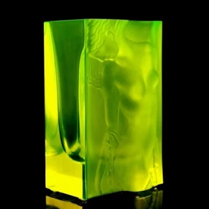 Glamorous Art Deco ' Odalisque ' Vaseline Uranium Glass Vase 1930' H.Hoffmann - Picture 1 of 2