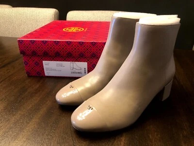 Nuevo en caja Botines Tory Burch Shelby Dust Storm Cuero Taupe Cremallera Talla 10.5 Foto 1 de 4
