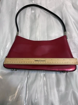 Mini bolso sin asas vintage Beijo rojo brillante con asa negra herrajes plateados Foto 1 de 4