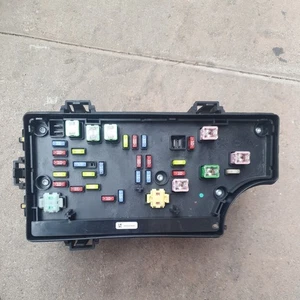 JEEP FUSE BOX P04692341AC A677 Free Post - Picture 1 of 4