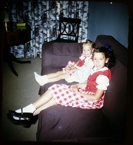 Two Little girls sisters at home - 1956 Stereo Realist slide #1872 - Picture 1 of 3