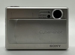 SONY CYBER-SHOT DSC-T1 5.0MP SILVER DIGITAL CAMERA - FOR PARTS OR REPAIR - Picture 1 of 11