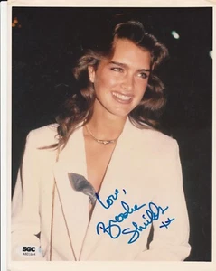 BROOKE SHIELDS 8X10 COLOR PHOTO BEAUTIFUL ACTRESS & MODEL SGC COA - Picture 1 of 2