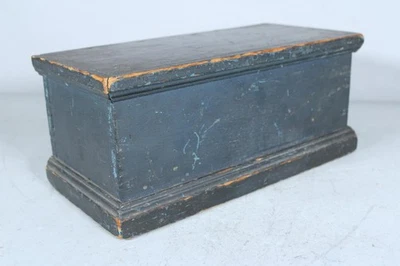 A RARE 18TH C MINIATURE QA BLANKET CHEST FANTASTIC ORIGINAL OXIDIZED BLUE PAINT - Image 1 of 4