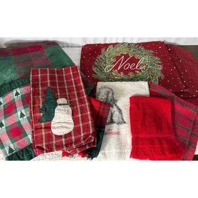 VTG Christmas Linen Set, Table Cloth, Hand Towels, Placemats, Napkins 12 Piece - Image 1 of 4