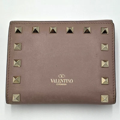 Bolsa Valentino Garavani Rockstud carteira dobrável couro bege rosa cravejada - Imagem 1 de 4