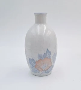 Vintage Porcelain Pink Flower With Blue Leafs Bud Vase UC&GC Japan - Picture 1 of 8