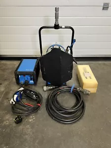 Arri Daylight Compact 1200 with universal Ballast bargain! Forget Aputure! - Picture 1 of 7
