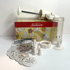 Sunbeam Cookie Press 21 Pcs Decorating Set 12 Cookie Discs 8 Decorating Tips - Picture 1 of 5