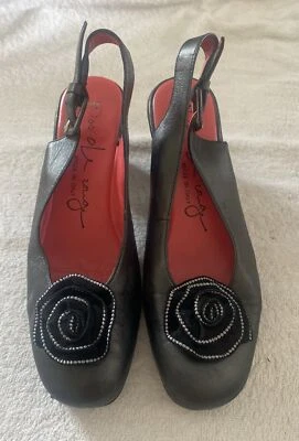 PAS DE ROUGE Black Gray Shimmer Leather Sling back Flower Heels - Sz 38.5 Great - Image 1 of 4