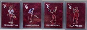 Juego de 4 cartas HOLO 2025 Oklahoma Sooners OU Softbol Fusión Rojo - Imagen 1 de 3