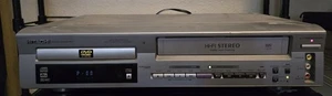 Hitachi Silber DV-PF2U HiFi Stereo Digital VHS DVD Player *Wie Ist für Ersatzteile*  - Bild 1 von 5