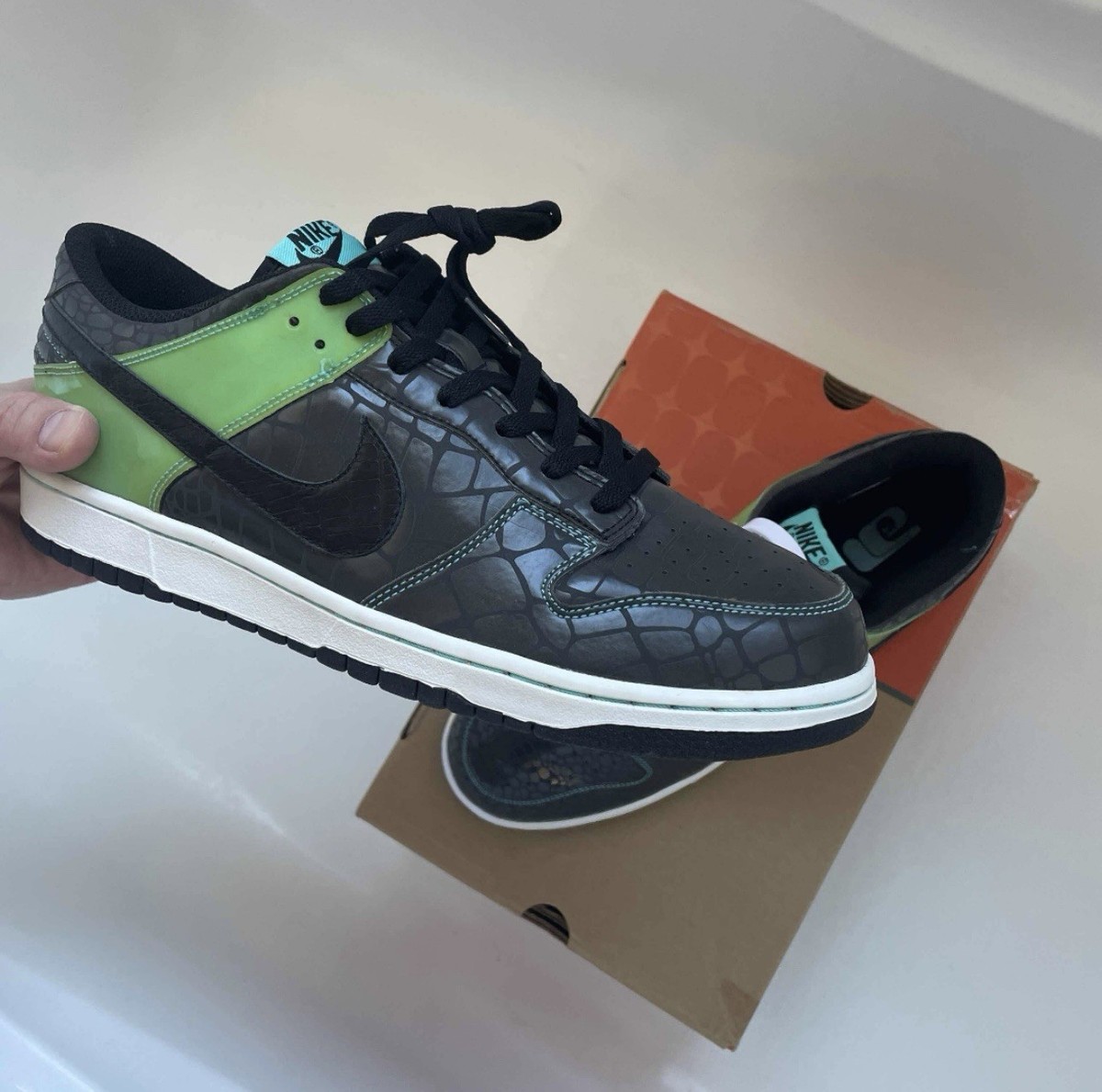 Nike Dunk Low Un-Tiffany for Sale | Authenticity Guaranteed Nike Dunk Low Un-Tiffany for Sale | Authenticity Guaranteed
