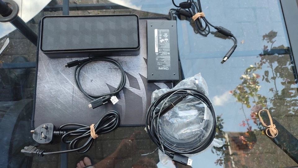 Targus USB-C Quad 4K Docking Station DisplayLink DOCK570EUZ **READ DESCRIPTION** - Image 1 of 4