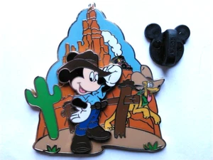 DISNEY PIN / COWBOY MICKEY & PLUTO OUT WEST 3-D PIN ON PIN 2007 - Picture 1 of 4