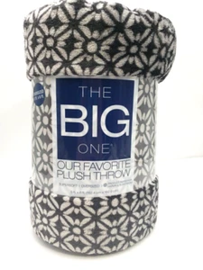 The Big One Plush Throw Blanket Dark Gray Charcoal Geometric Fleece 5' x 6' New - Picture 1 of 9