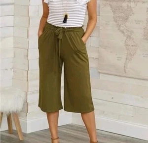Eden Ivy Damen Paperbag Taille weites Bein kurze Hose olivgrün. Groß. - Bild 1 von 8