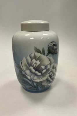 Royal Copenhagen Vase mit Deckel / Urne Nr. 92/888 Mit Blumenmotiv - Bild 1 von 3