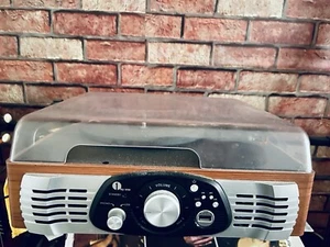 Vintage look Belt Drive 3 Speed Stereo Turntable Built in Speakers, Natural Wood - Picture 1 of 9