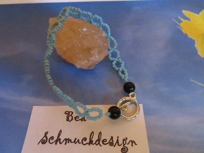 Armband gefädelt, hellblau-weiß, Handarbeit, Sonderangebot, Knebelverschluss - Bild 1 von 2