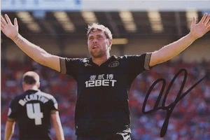 WIGAN: GRANT HOLT SIGNED 6x4 ACTION PHOTO + COA - Bild 1 von 1