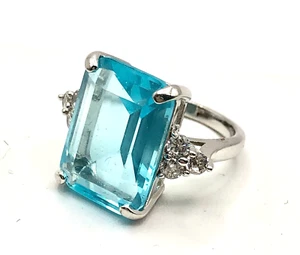 Vintage Light Blue Emerald Cut Stone Silver Tone Fashion Cocktail Ring size 7 - Picture 1 of 7