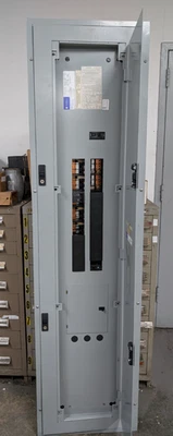 🤪 TABLERO DE PANEL INTERRUPTOR PRINCIPAL GE 225A CON PLACA DE CONTACTO VERIS 208Y/120V 3P 4W Foto 1 de 4