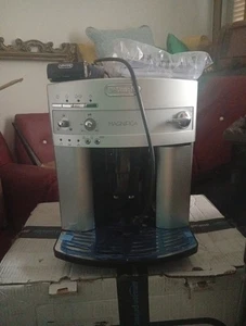 DE LONGHI Macchina da Caffè Espresso Automatica ESAM 3200 S Serbatoio 1.8 Lt. Po - Foto 1 di 7
