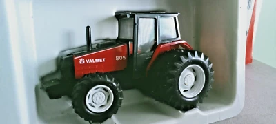 Britains 1:32 - Trattore Valmet 805 - double rear wheels - scatola danneggiata - Immagine 1 di 4