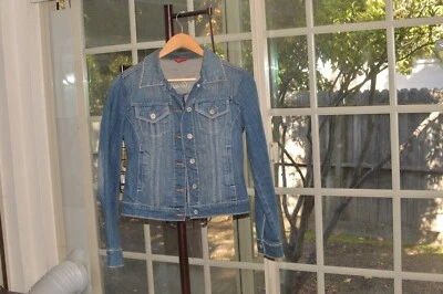 Chaqueta Guess para mujer Sp exterior botón delantero* Foto 1 de 3