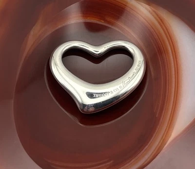 Colgante Tiffany & Co Elsa Peretti de plata de ley grande 35 mm corazón abierto  Foto 1 de 4