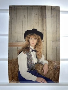 Foto pin up vintage de moda de los años 90 4x6 sexy modelo femenina vaquera  - Imagen 1 de 2