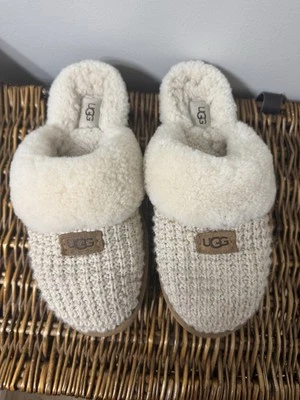 UGG CREAM COZY KNIT SHEEPSKIN PLATFORM COMFORT SLIPPERS, WOMEN US 11/ EUR 42 - Image 1 of 4