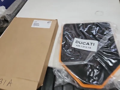 Filtro Ducati C13, aire para Multisrada OEM #42610131A en stock y listo para enviar!  Foto 1 de 4