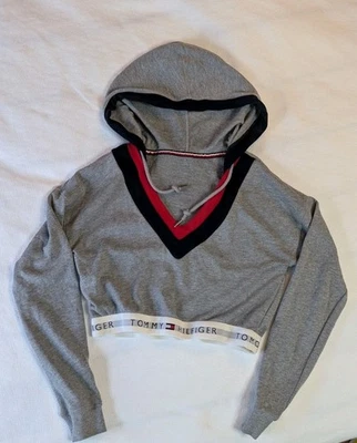 Толстовка с капюшоном Tommy Hilfiger укороченный верх серая женская размер средний - эластичный низ - Изображение 1 из 4