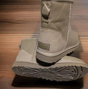 Rare! Model UGG Classic Mini Quilted Pearlized Leather BOOT! Sz 8 Dune Color - Picture 1 of 8