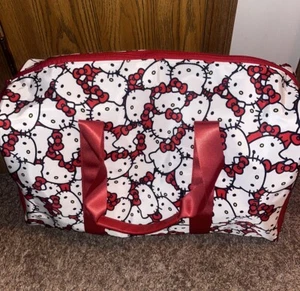 Hello Kitty Seesack Weekender Reisetasche über Nacht neu mit Etikett rot und weiß - Bild 1 von 4