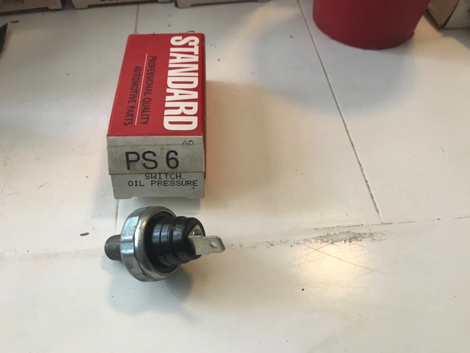 STANDARD PS6 OIL PRESSURE SENDING UNIT - image 1 of 1