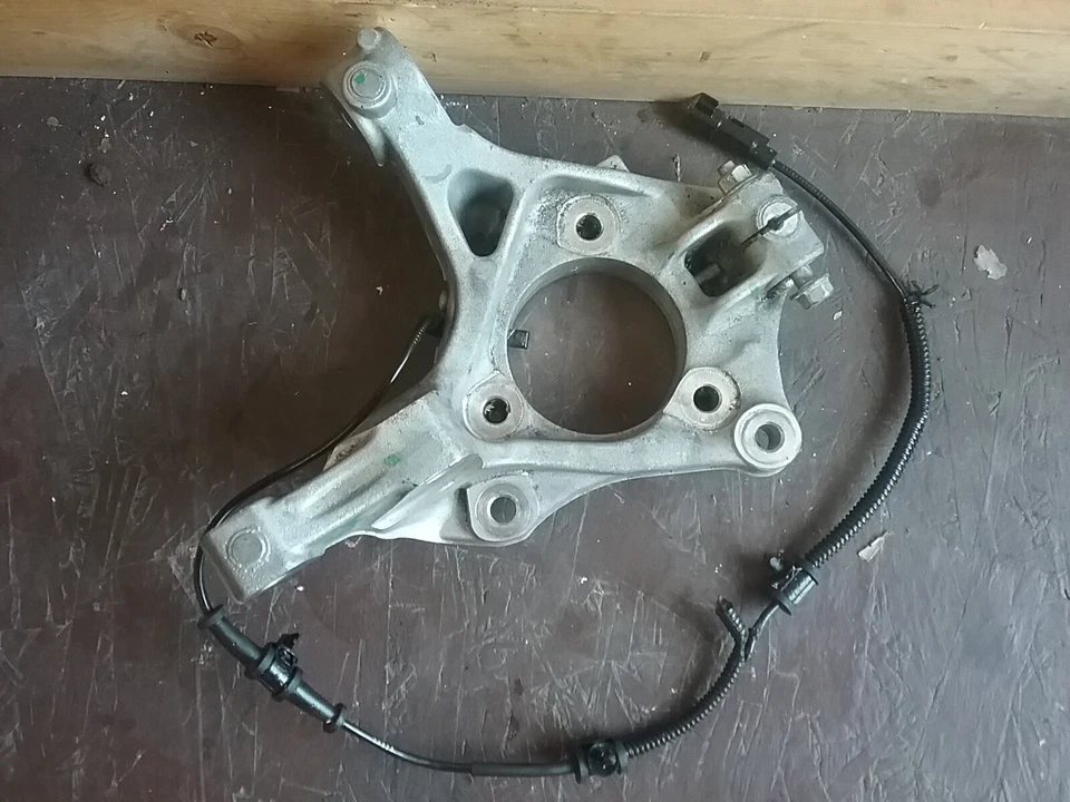 2011-2015 Chevy Cruze Right Front Knuckle Spindle 13319481 (1.8L V4 Automatic) - Image 1 of 4