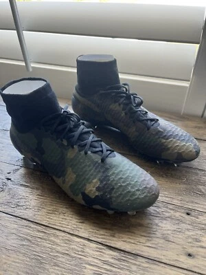 Botines de fútbol Nike Magista Obra 1 FG camuflados muestra talla 10 para hombre raros Foto 1 de 4