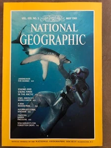 National Geographic Magazine - May 1981, Jaw Breaker For Sharks, Eskimo & Vikin - Bild 1 von 9