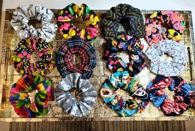 HAIR SCRUNCHIES Hecho a Mano Compra Más, Ahorra Más TELAS NUEVAS AÑADIDAS 1-29-21 Mezcla/Combina Foto 1 de 3