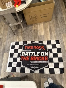 Bandera de 3' x 5' Indianapolis Motor Speedway RaceTire Battle On The Bricks septiembre de 2023 - Imagen 1 de 10