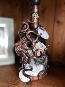 Lampada bottiglia rum Kraken polpo polpo steampunk riciclata - Foto 1 di 12