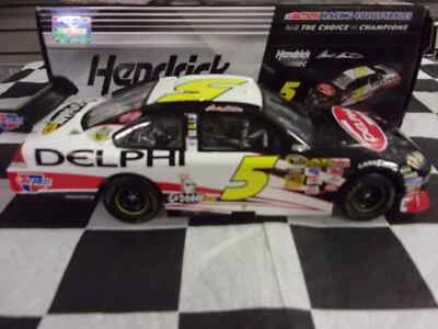 Mark Martin #5 Delphi 2010 Impala 1:24 scale Action NASCAR CX50821DHMM  - Image 1 of 4