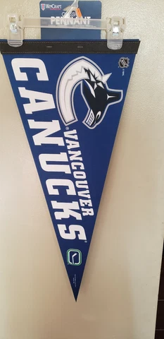 VANCOUVER CANUCKS HOCKEY WINCRAFT NHL FELT PENNANT Cover