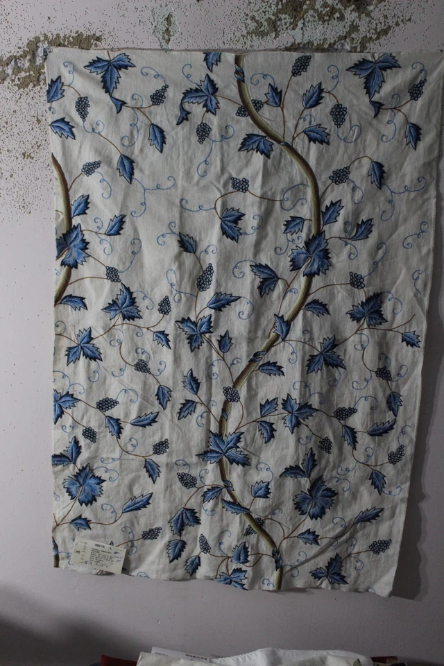 Lee Jofa, Bordado Cornualles, Bordado Floral, 26" W X 38" L, Color Provenza Foto 1 de 1