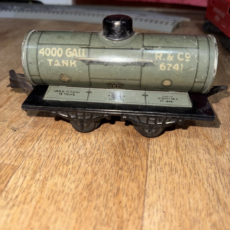 FANDOR PREWAR R & Co 6741 4000 GALLON TANK CAR 4-WHEEL MODEL TRAIN - Image 1 of 4